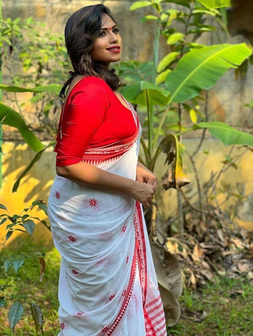 women self design handloom saree with blouse - 22029997 - Standard Image - 3