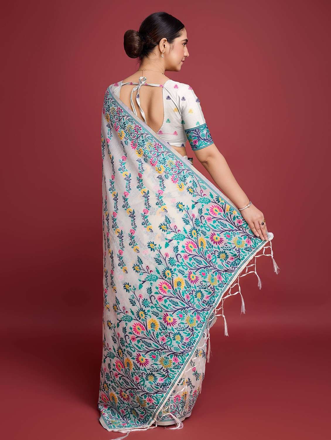 women self design bordered saree with blouse - 22030001 - Standard Image - 3