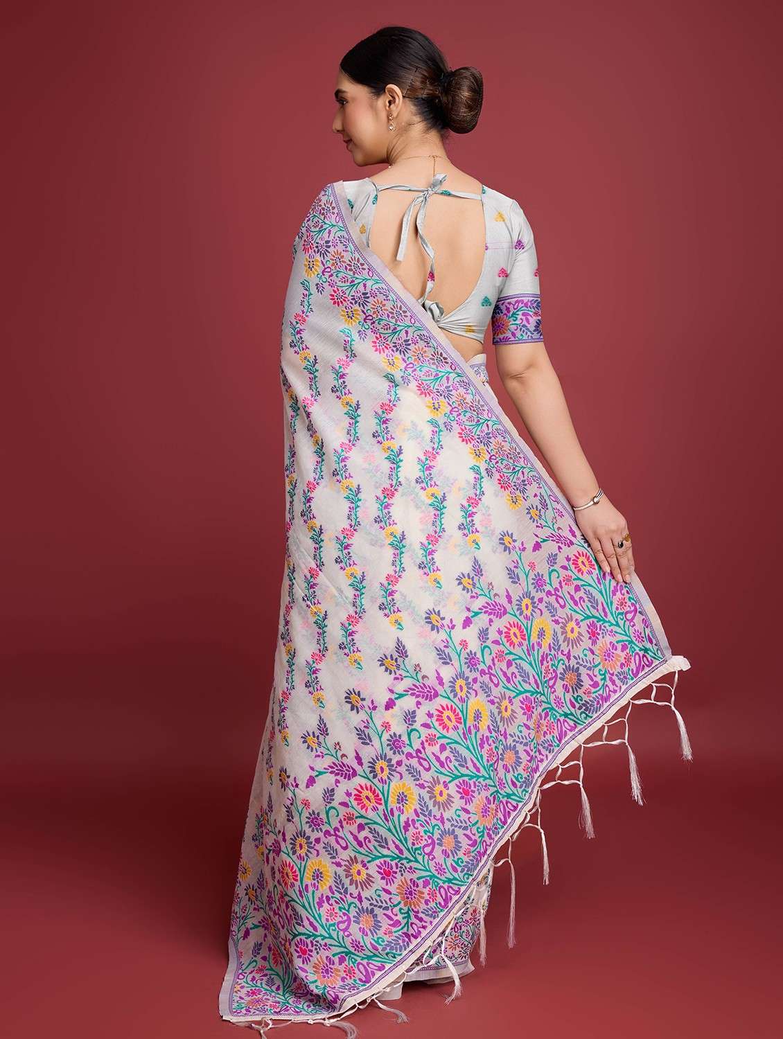 women self design bordered saree with blouse - 22030003 -  Standard Image - 3