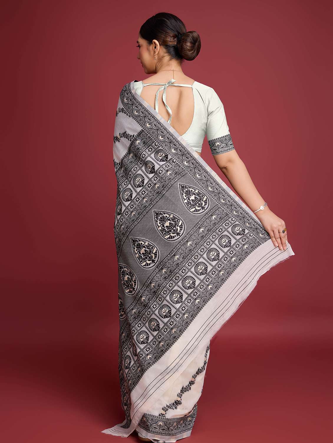 women self design bordered saree with blouse - 22030048 -  Standard Image - 3