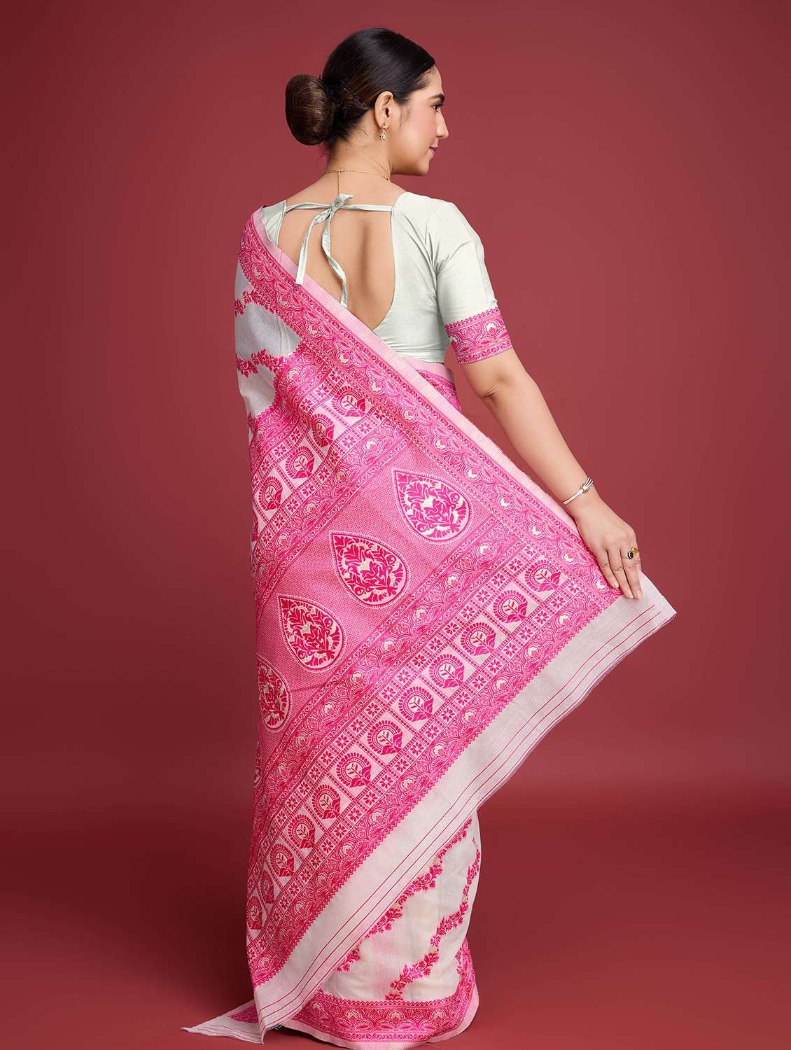 women self design bordered saree with blouse - 22030050 - Standard Image - 3