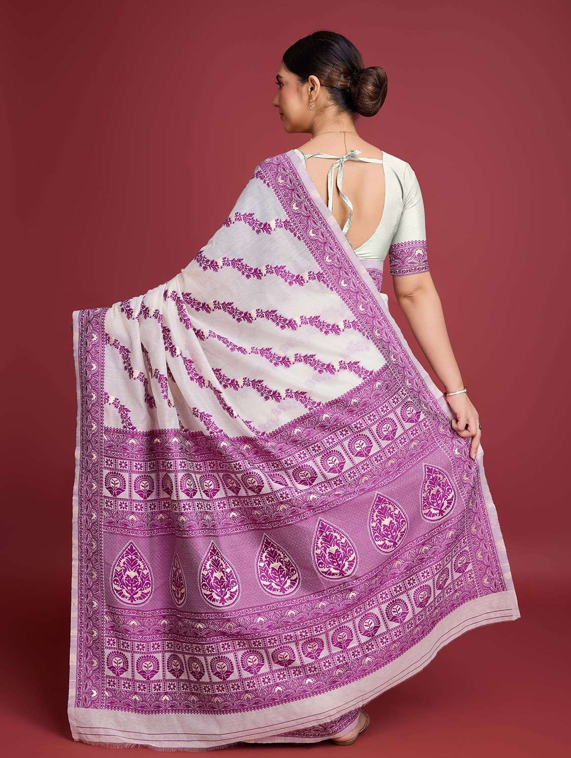 women self design bordered saree with blouse - 22030052 -  Standard Image - 3