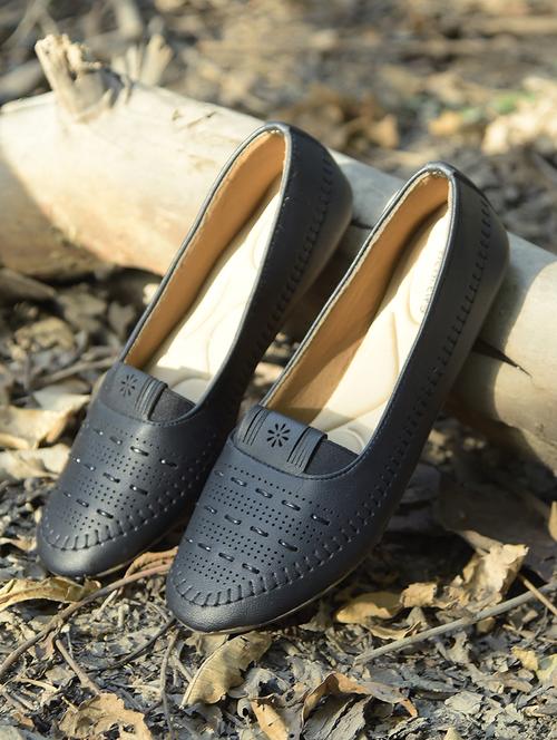 women solid slip on ballerina - 22030140 - Standard Image - 0