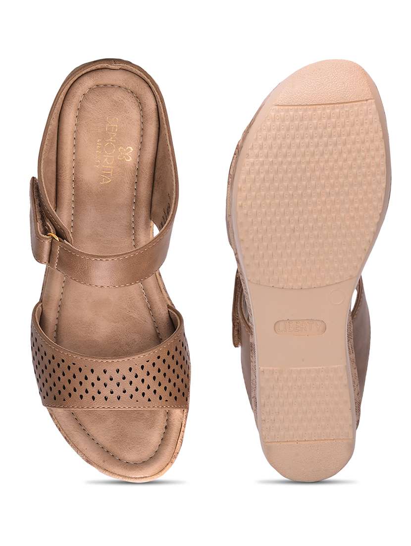 women solid  slip on wedge - 22030161 -  Standard Image - 5