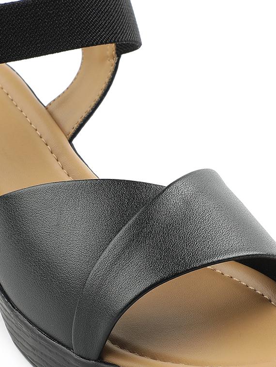 women black solid back strap sandal - 22030175 - Standard Image - 5