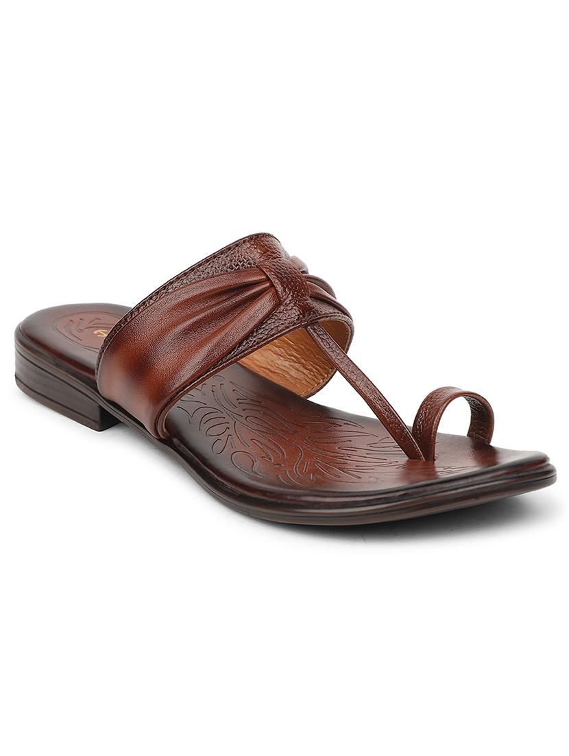 women solid one toe flat sandal - 22030191 - Zoom Image - 0