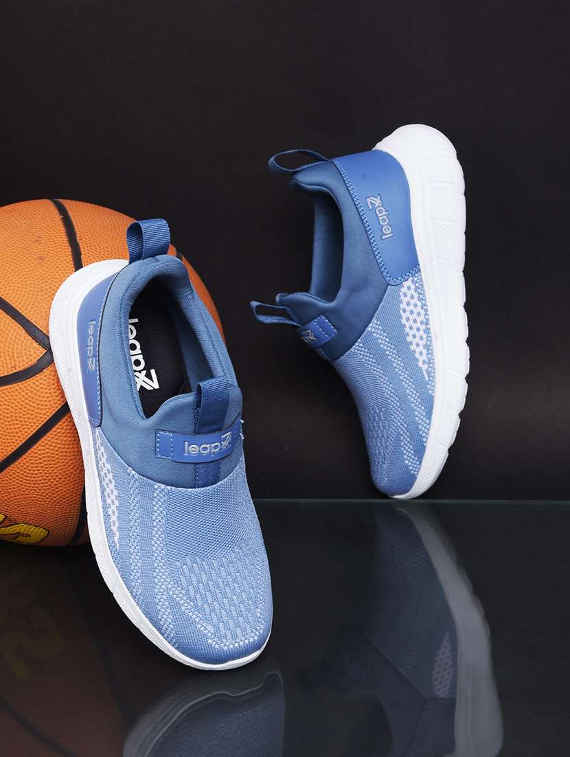 women solid slip on sports shoe - 22030212 - Zoom Image - 0