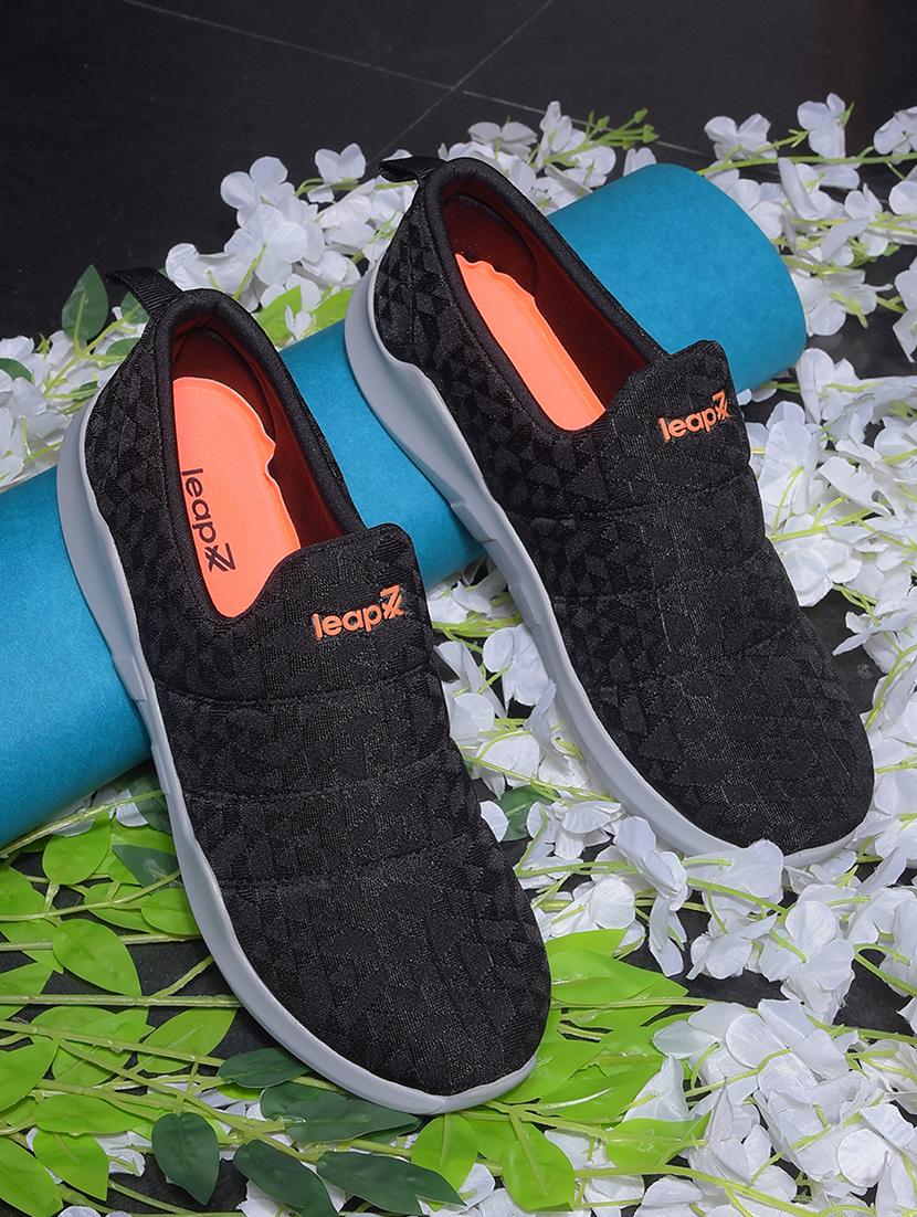 women solid slip on sports shoe - 22030213 - Zoom Image - 0