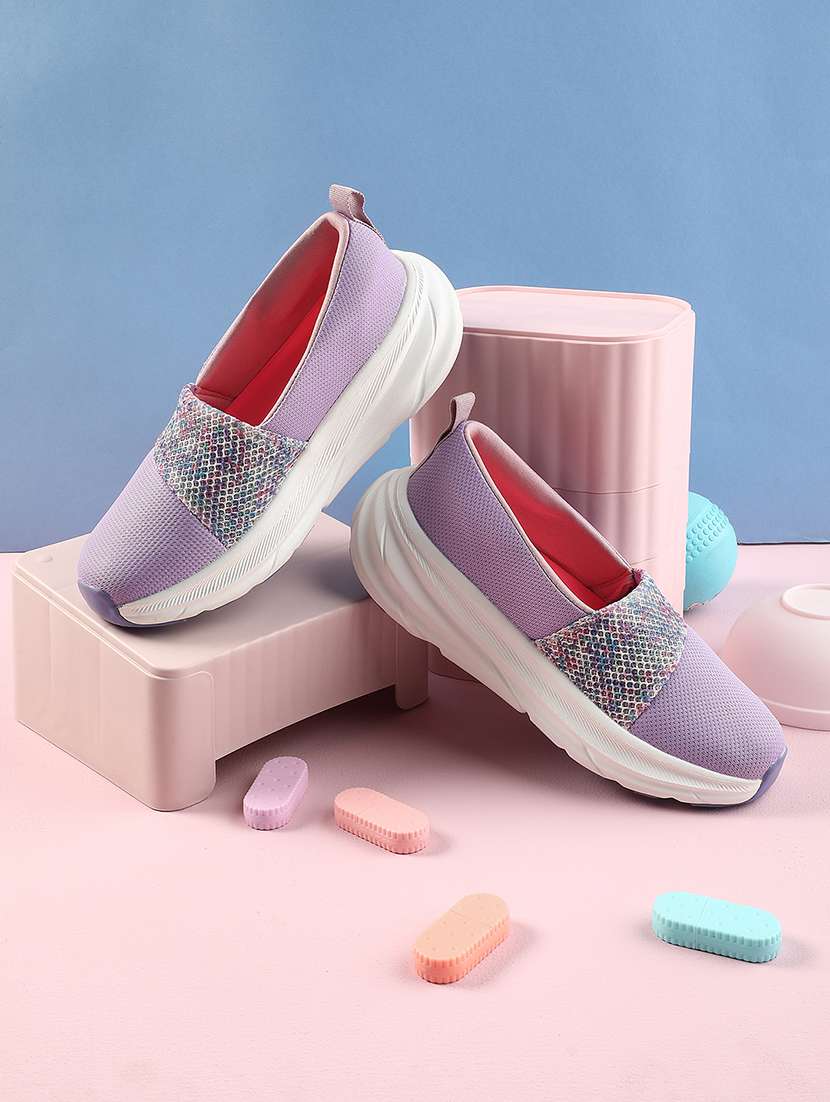 women solid slip on sports shoe