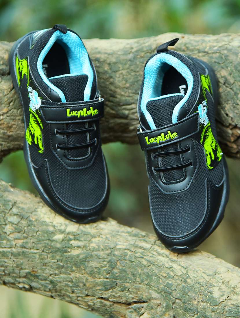 boys black printed clogs