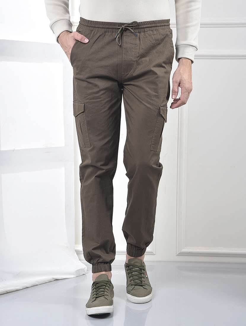 men solid mid rise regular fit cargo jogger