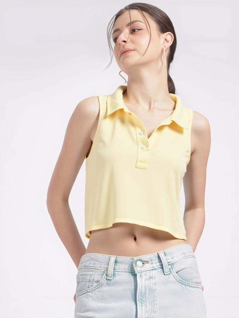women solid collared regular fit crop top
