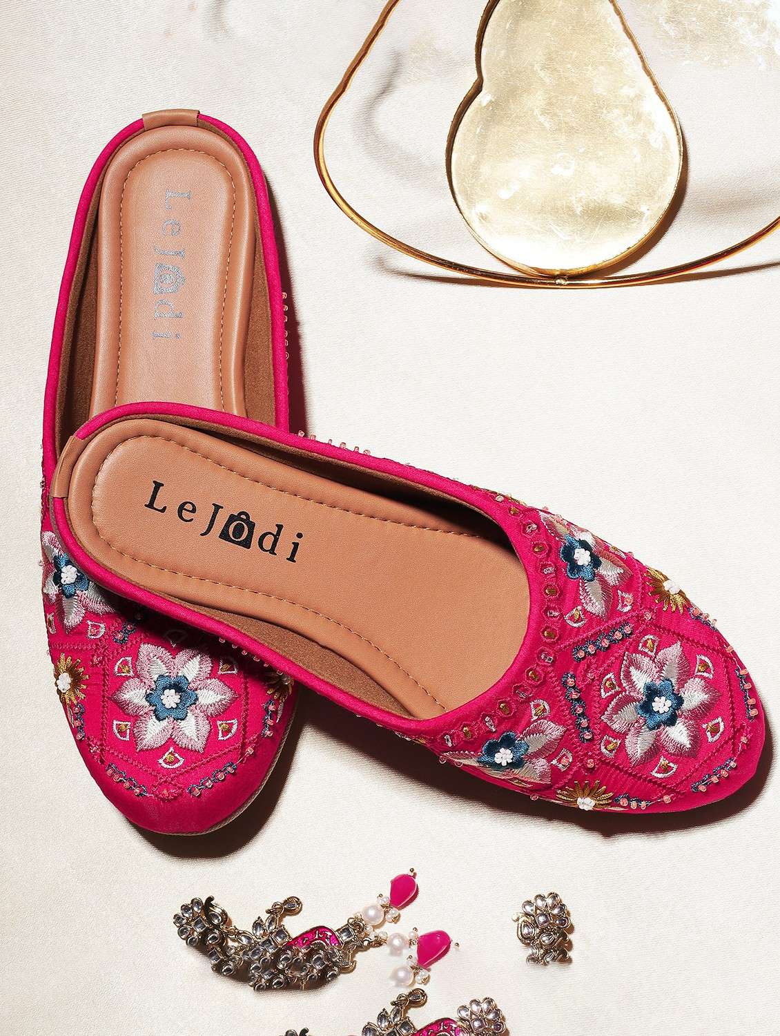 women embroidered slip on jutis