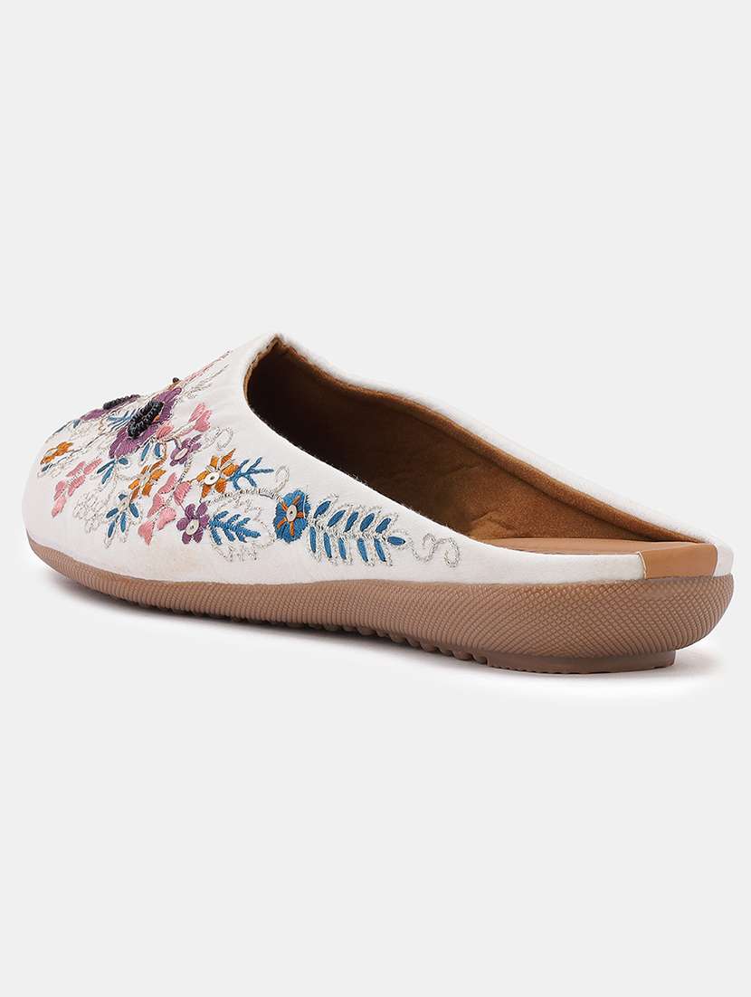 women embellished slip on mojari - 22030786 - Standard Image - 3