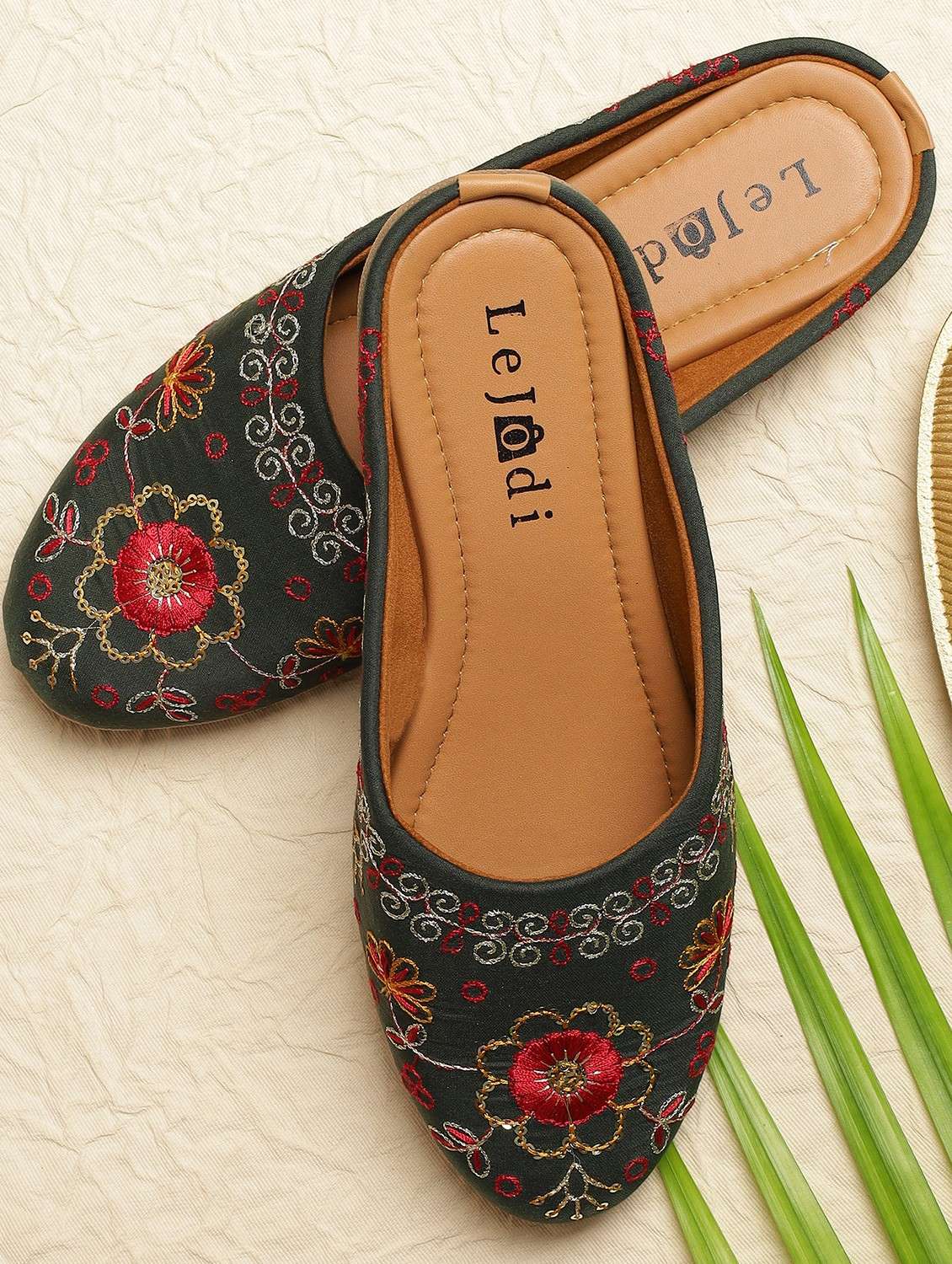 women embroidered slip on mojari