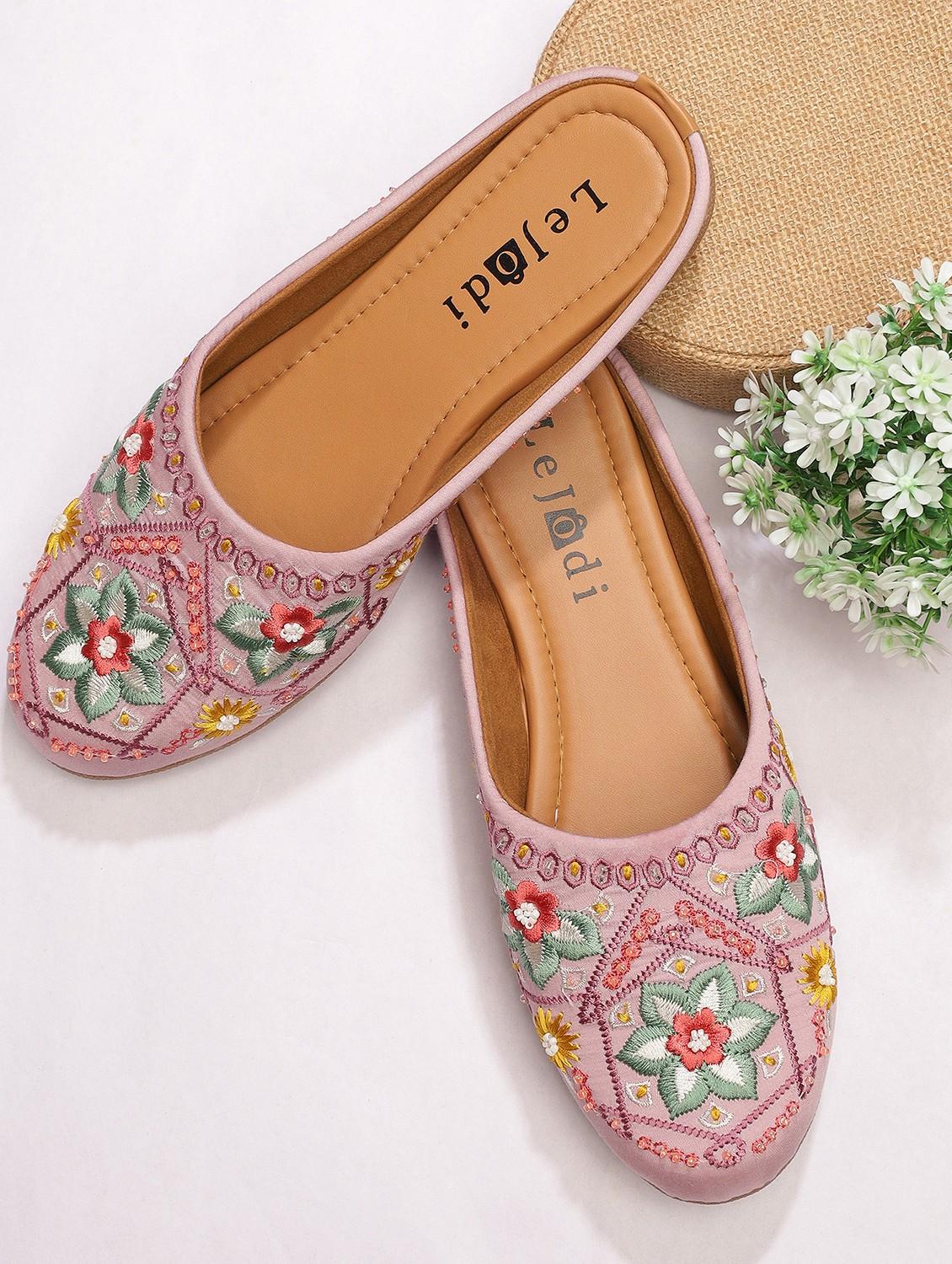 women embroidered slip on mojari