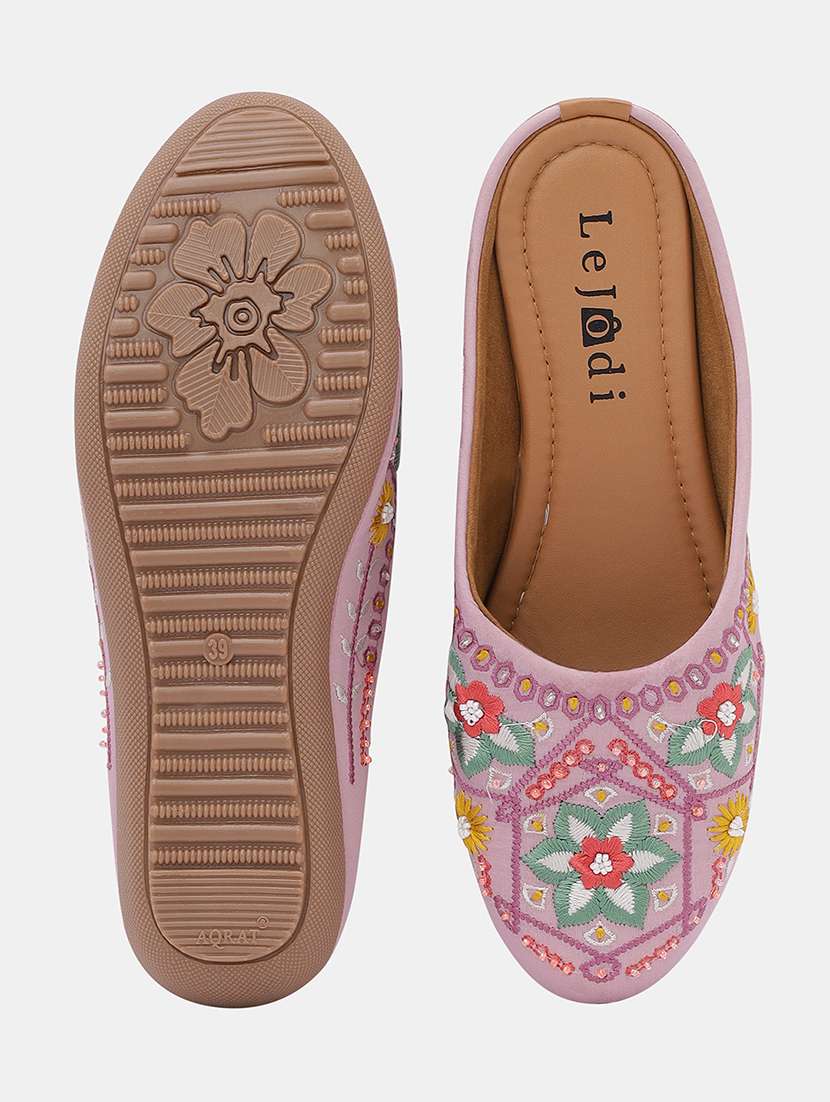 women embroidered slip on mojari - 22030800 - Standard Image - 3