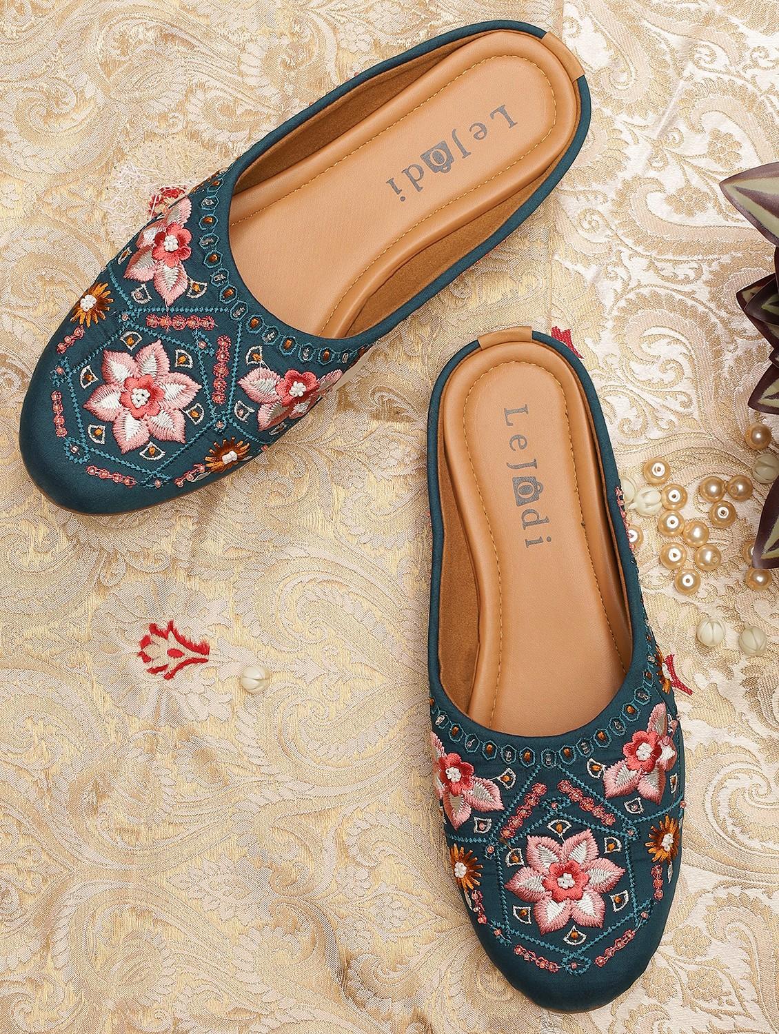 women embroidered slip on mojari