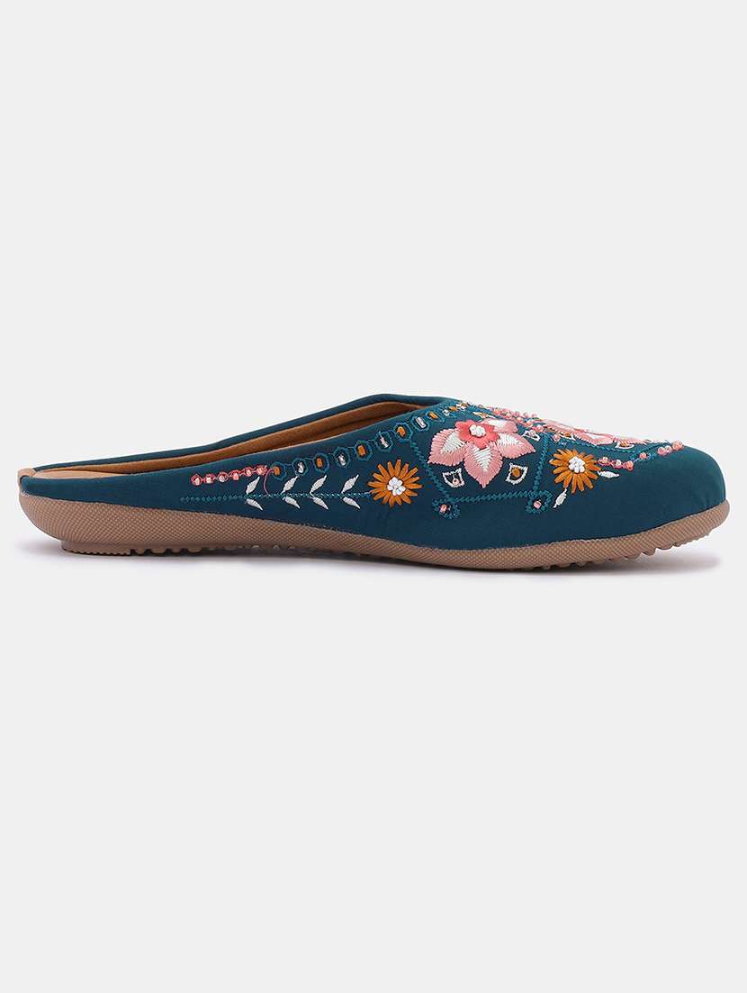 women embroidered slip on mojari - 22030801 - Standard Image - 3