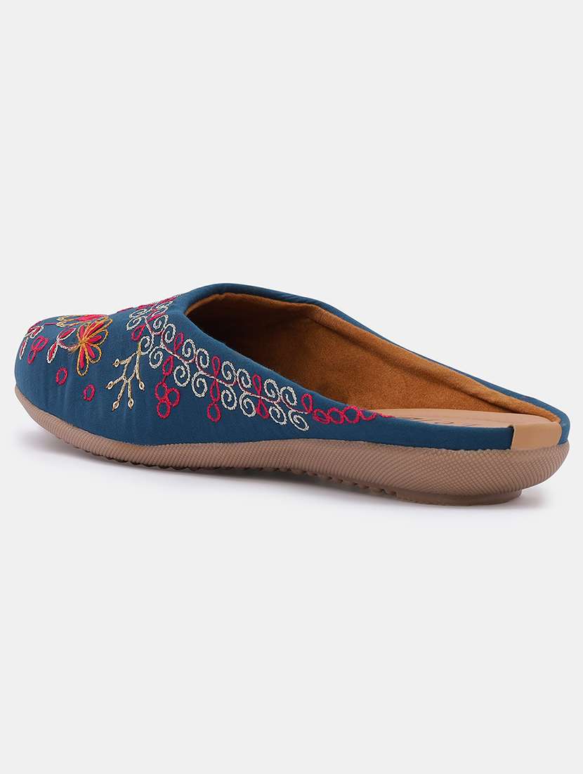 women embroidered slip on mojari - 22030804 -  Standard Image - 3