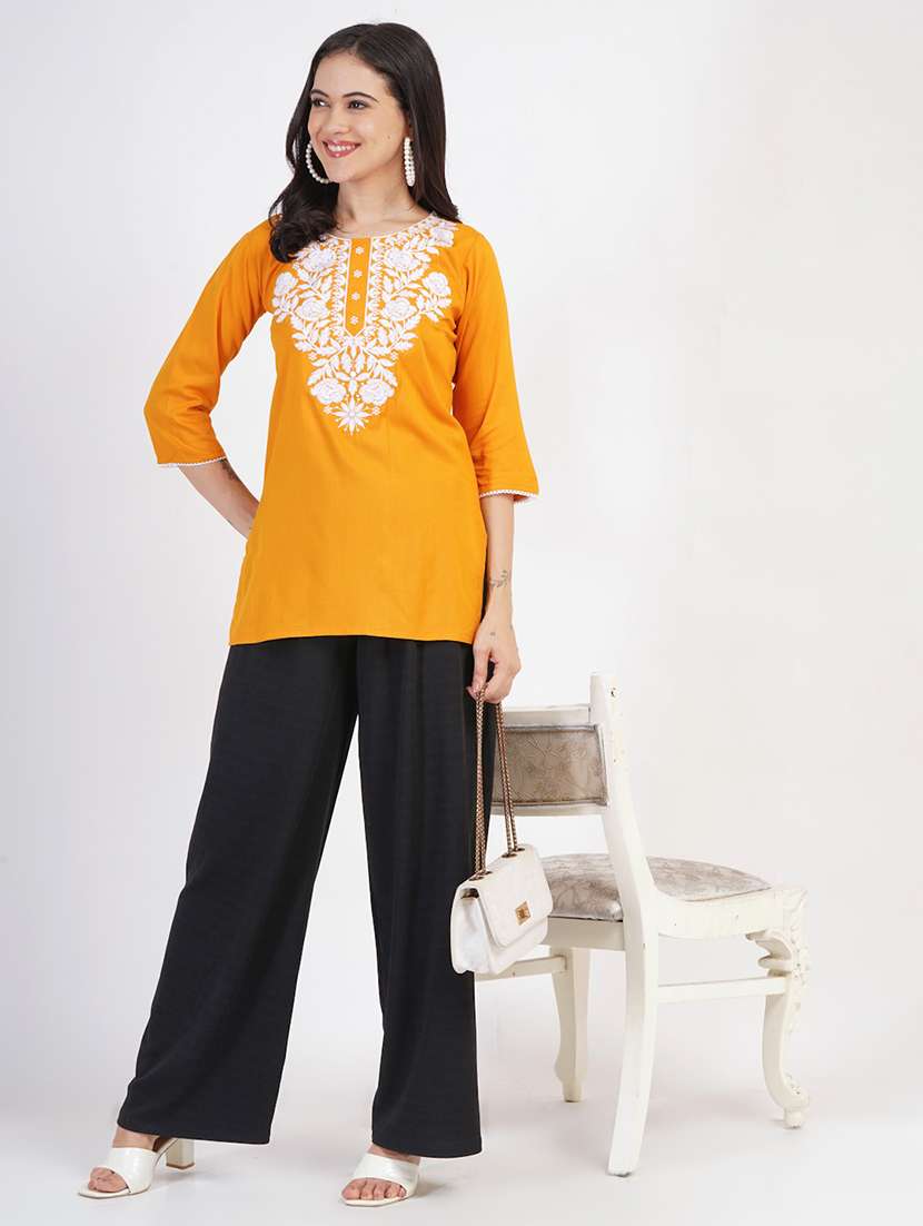 women chikankari three quarter sleeve straight kurti - 22030973 -  Standard Image - 3
