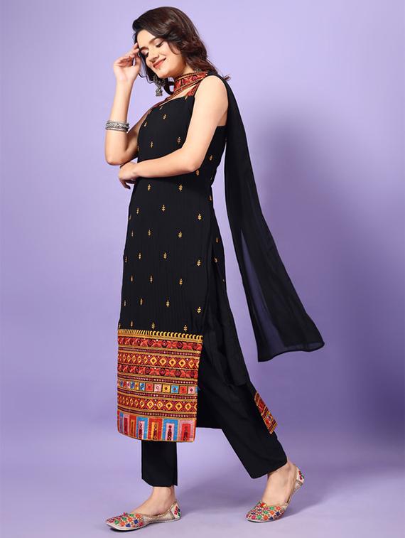 women embroidered sleeveless kurta pant with dupatta set - 22030992 - Standard Image - 3