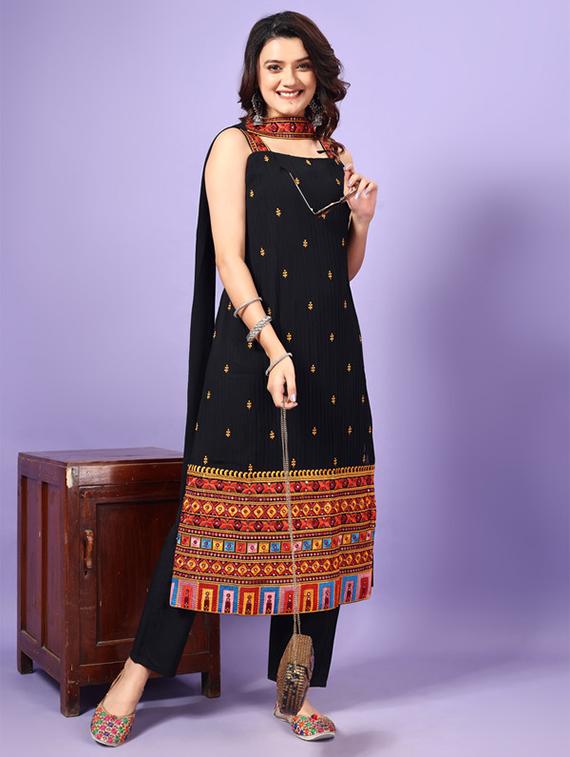 women embroidered sleeveless kurta pant with dupatta set - 22030992 - Standard Image - 5