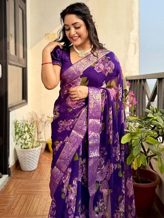 women floral printed bordered saree with blouse - 22031008 - Standard Image - 3