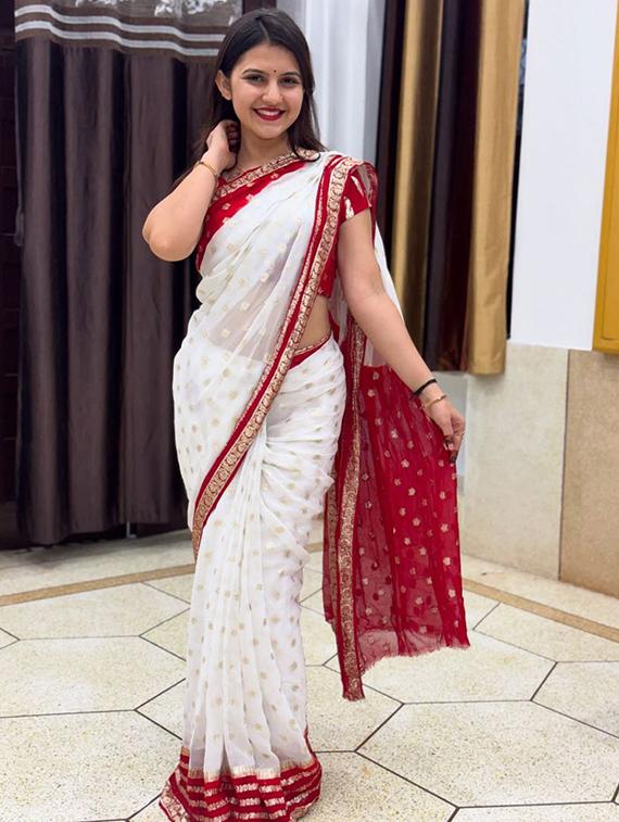 women self design bordered saree with blouse - 22031019 - Zoom Image - 0