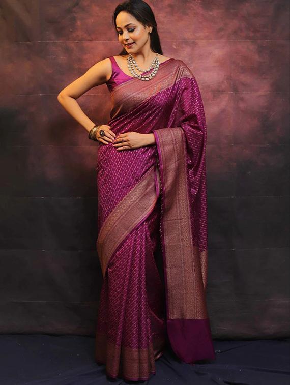 women self design banarasi saree with blouse