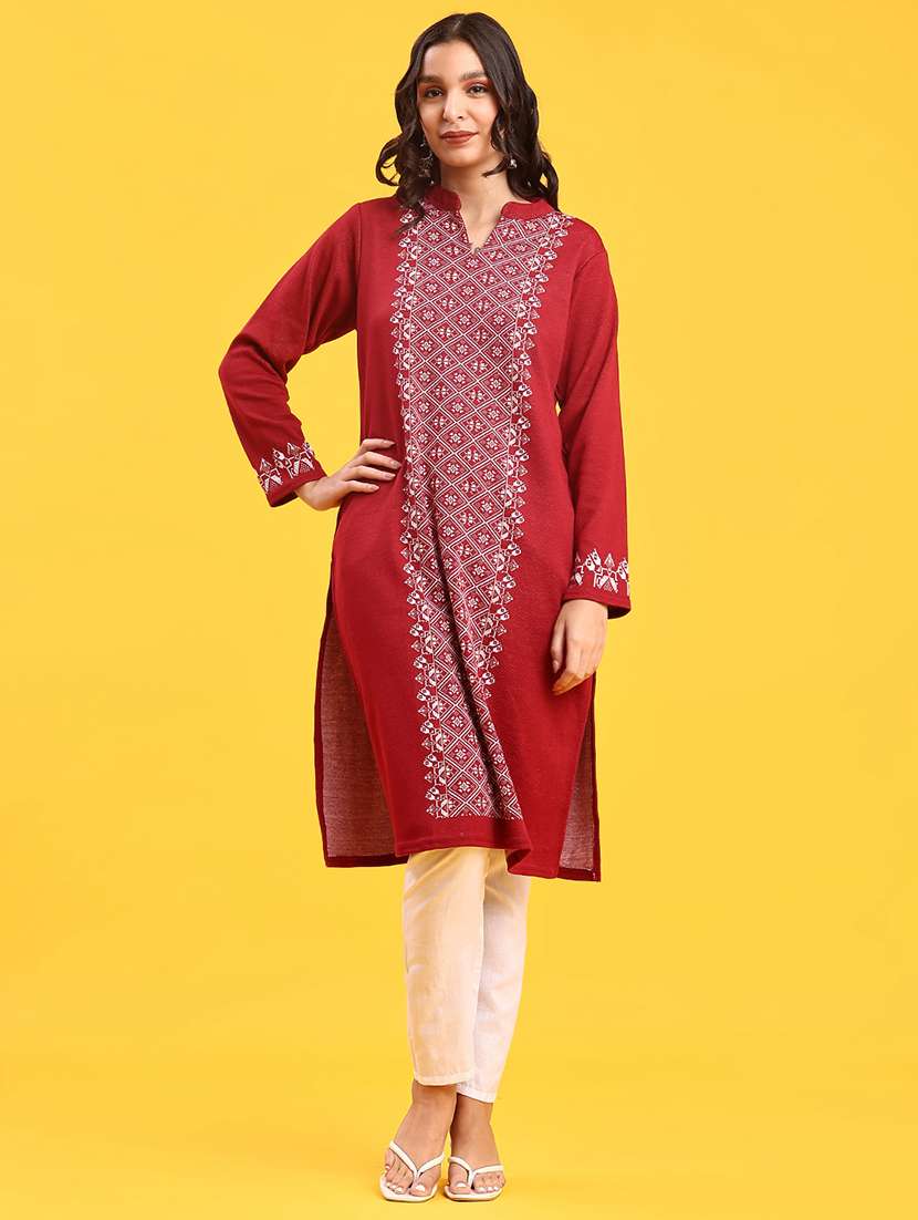 women self design long sleeve straight woolen kurta - 22031885 -  Zoom Image - 0
