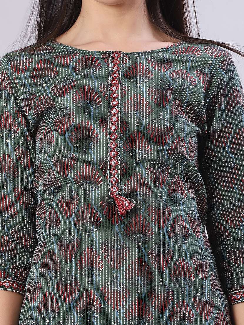 women floral printed three quarter sleeve straight kurti - 22031989 -  Standard Image - 5