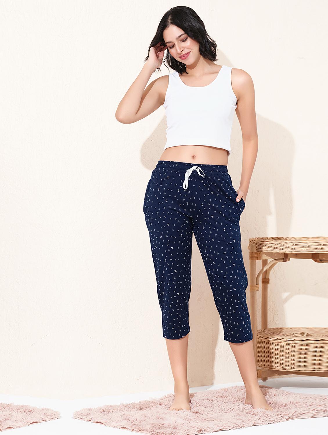 women printed mid rise regular fit capri
