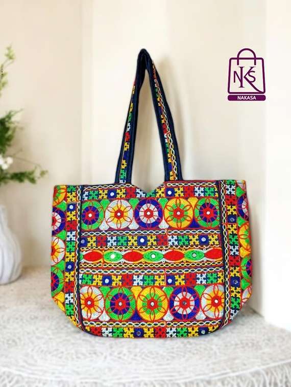 women floral embroidered tote bag - 22033624 -  Zoom Image - 0