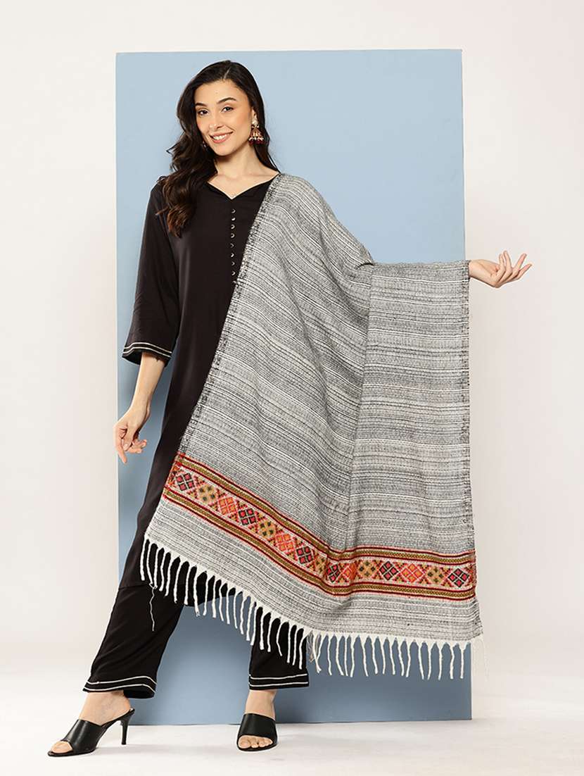 women self design reversible shawl