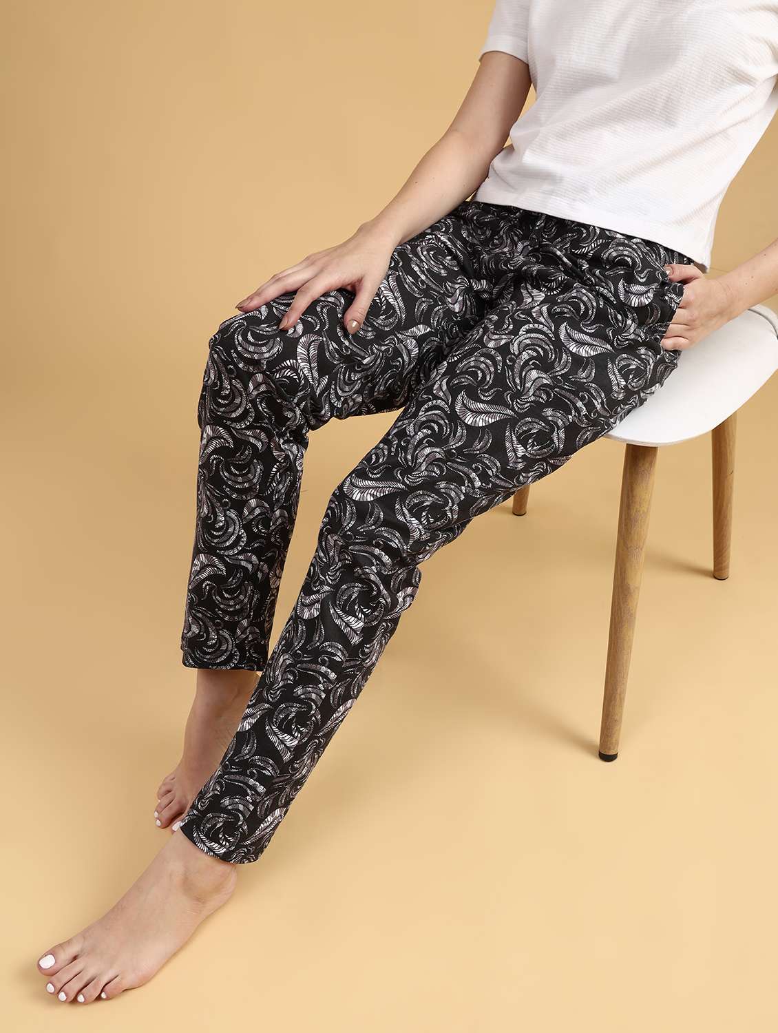 women printed mid rise lounge wear pajama