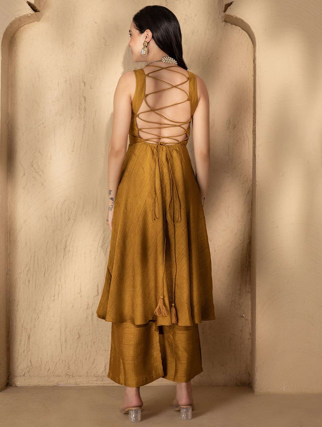 women solid backless kurta and palazzo set - 22035106 -  Standard Image - 3