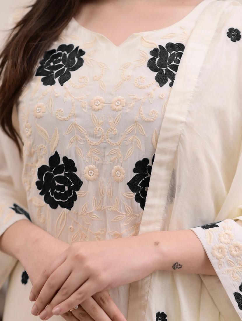 women embroidered three quarter sleeve kurta pant with dupatta set - 22035144 - Standard Image - 3
