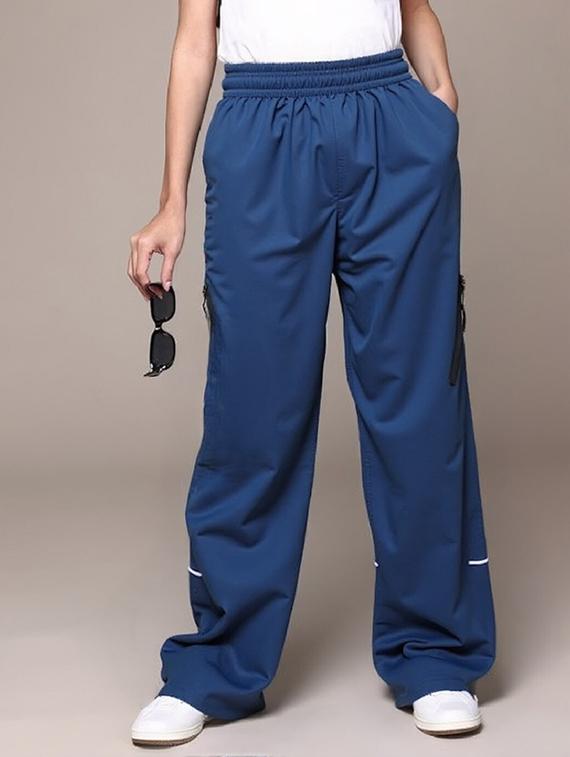 women solid mid rise parachute pants