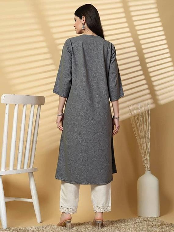 women solid three quarter sleeve straight kurta - 22035220 - Standard Image - 3