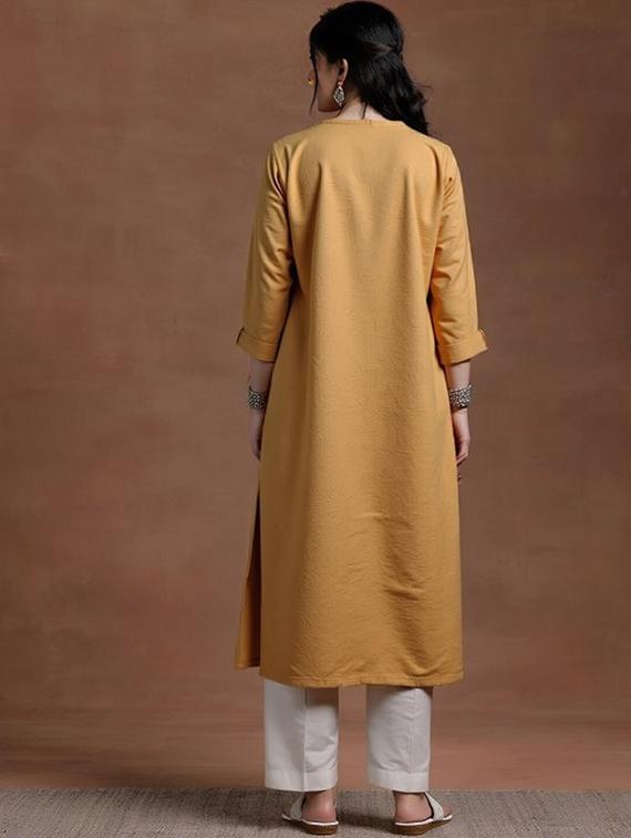 women solid three quarter sleeve straight kurta - 22035277 - Standard Image - 3