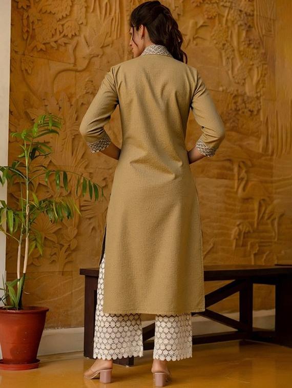 women solid three quarter sleeve straight kurta - 22035278 - Standard Image - 3