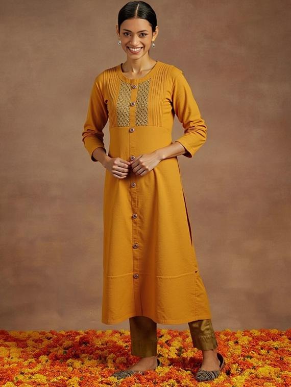 women solid three quarter sleeve straight kurta - 22035284 -  Zoom Image - 0
