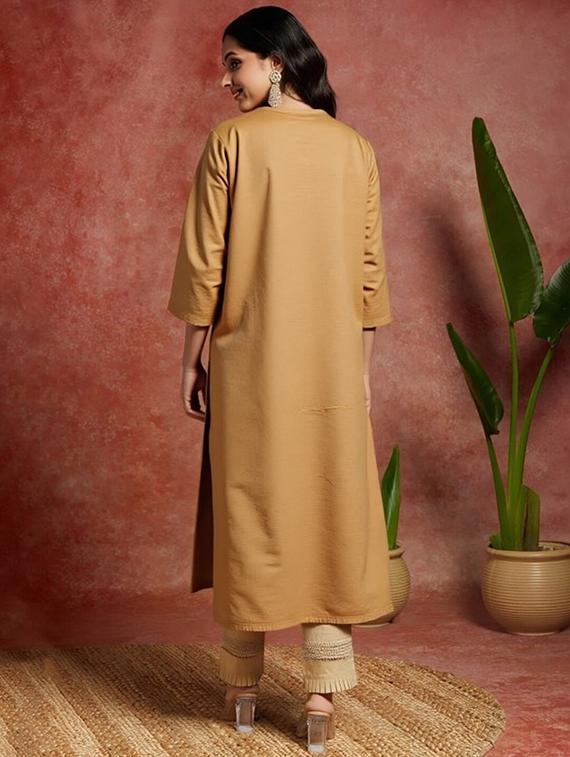 women solid three quarter sleeve straight kurta - 22035294 - Standard Image - 3