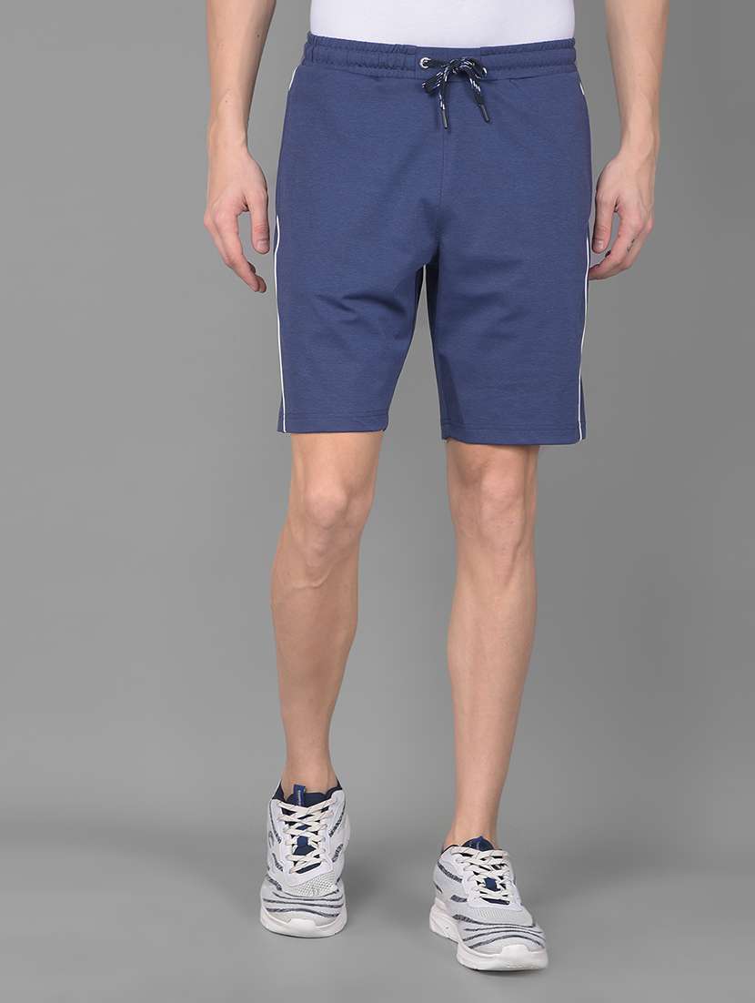 men solid mid rise regular fit shorts - 22035413 - Zoom Image - 0