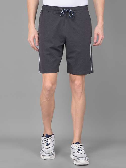 men solid mid rise regular fit shorts - 22035415 - Standard Image - 0