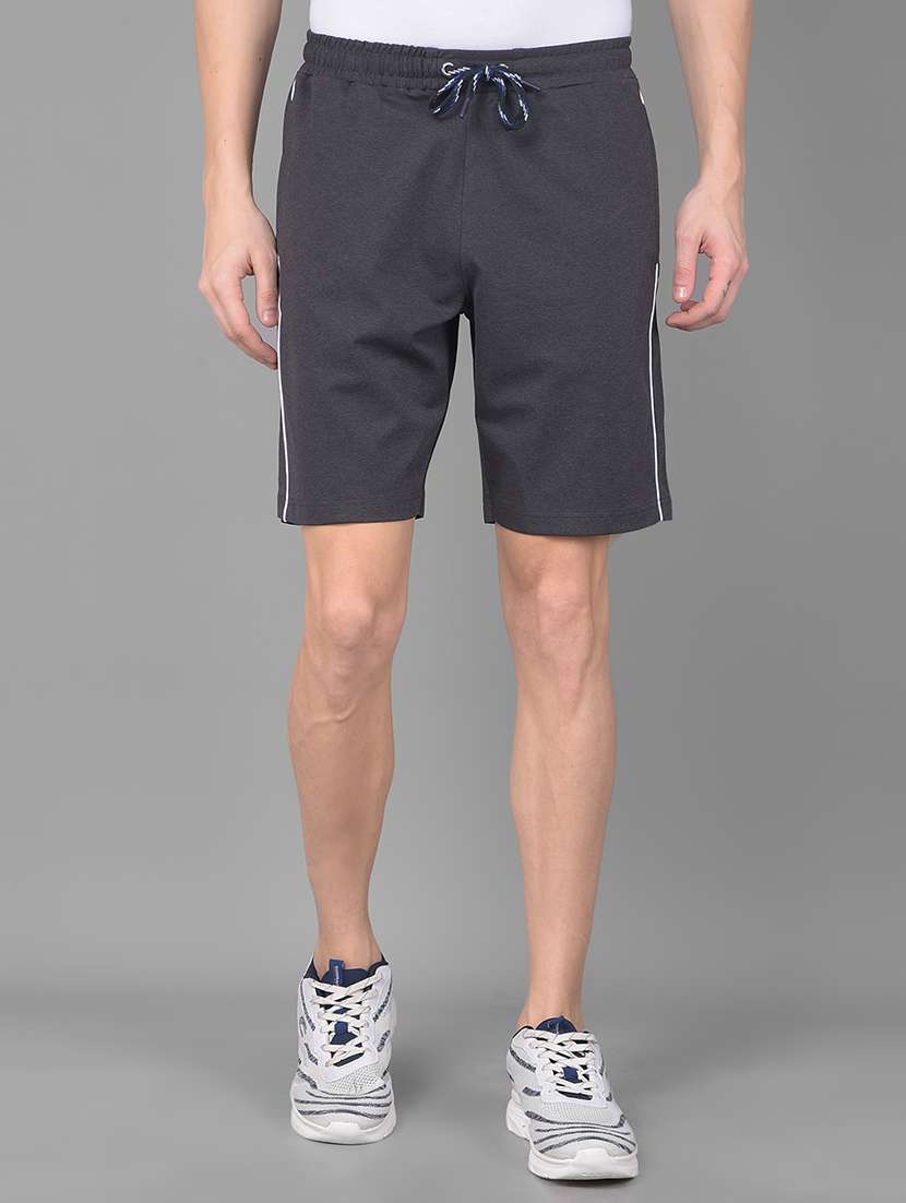 men solid mid rise regular fit shorts - 22035415 - Zoom Image - 0