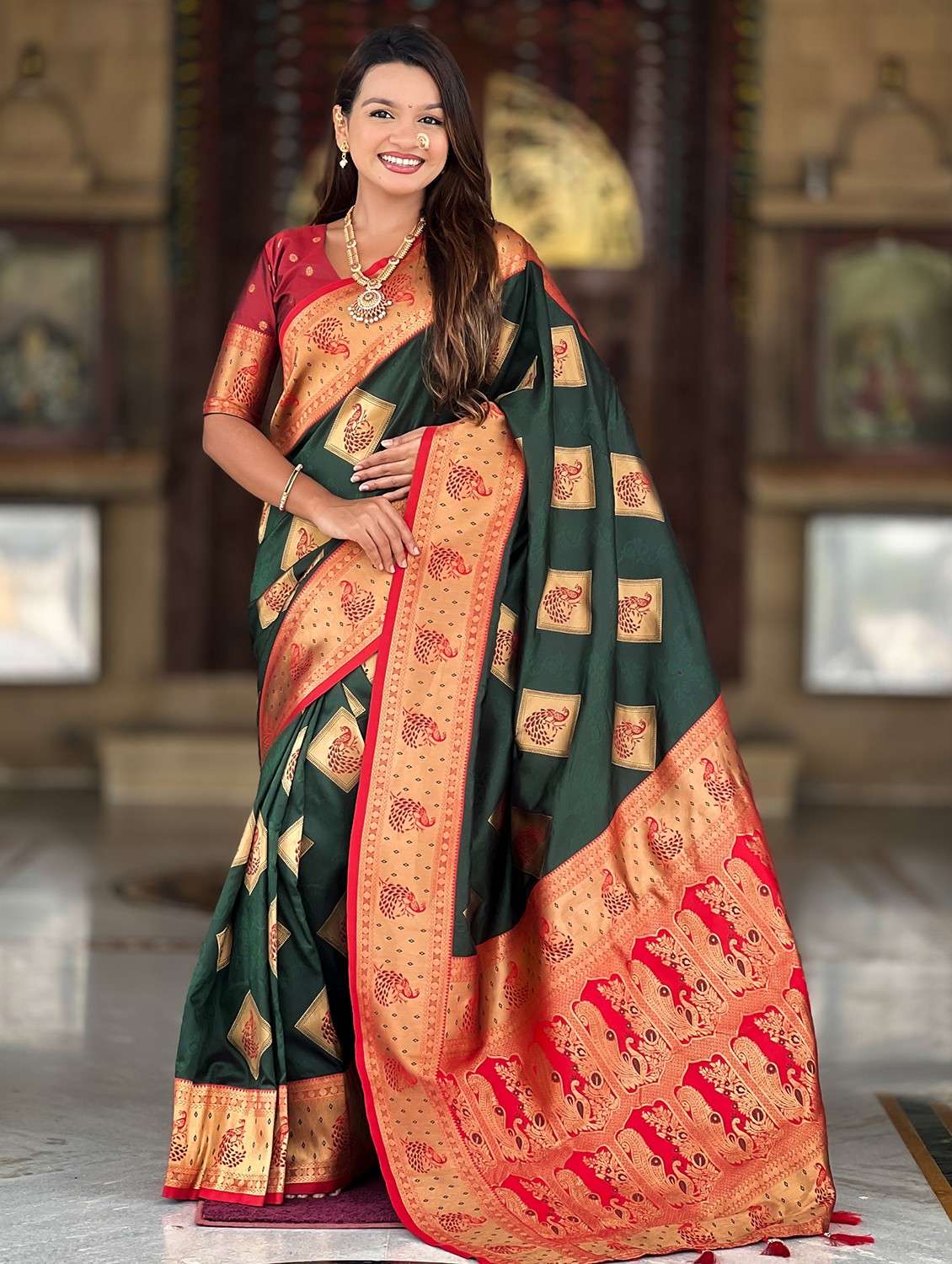women self design banarasi saree with blouse - 22036574 -  Zoom Image - 0