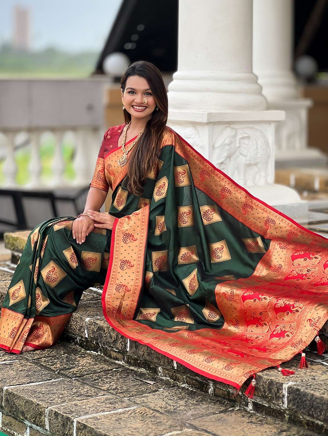 women self design banarasi saree with blouse - 22036574 - Standard Image - 3