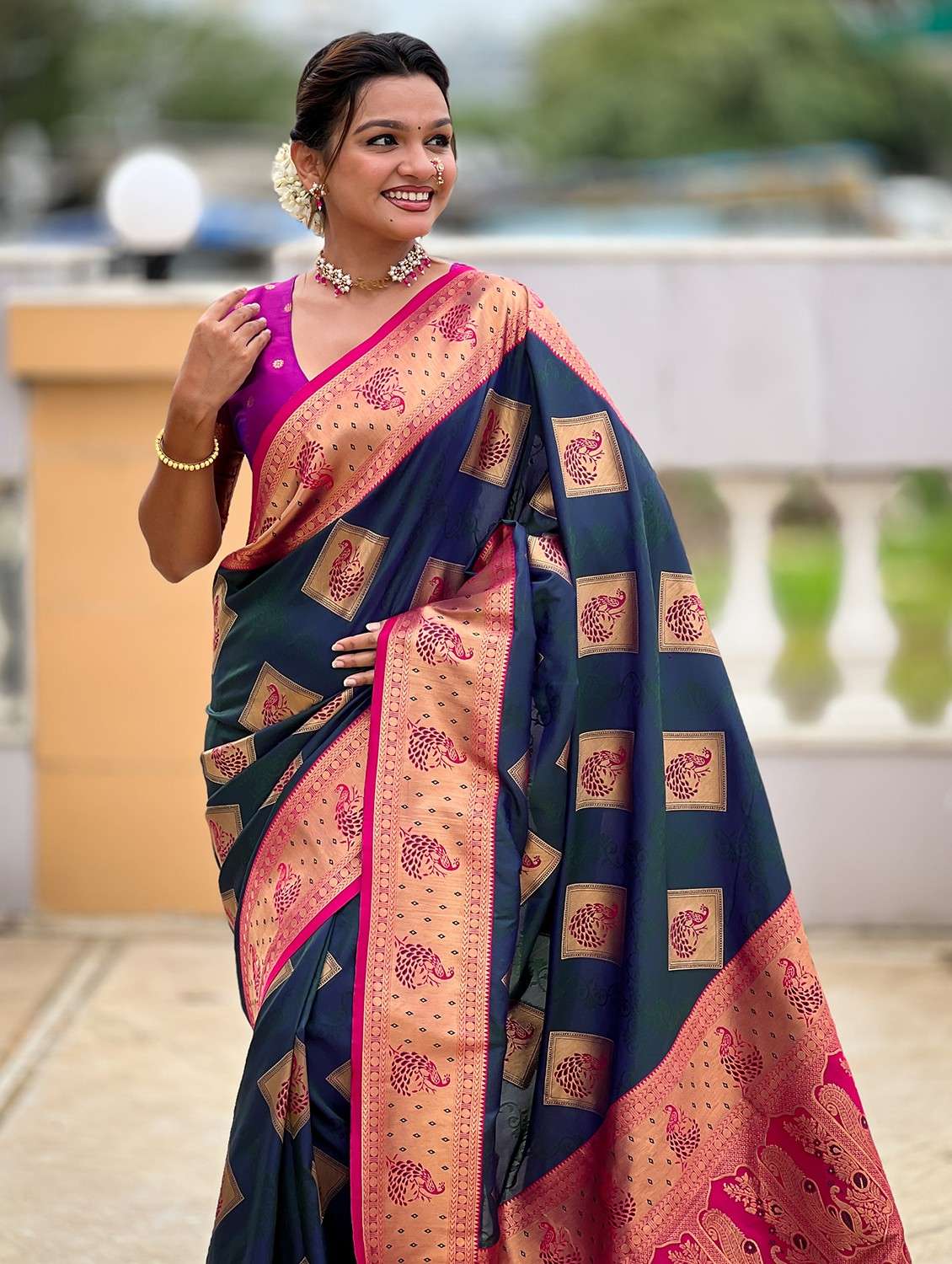 women self design banarasi saree with blouse - 22036577 - Standard Image - 3